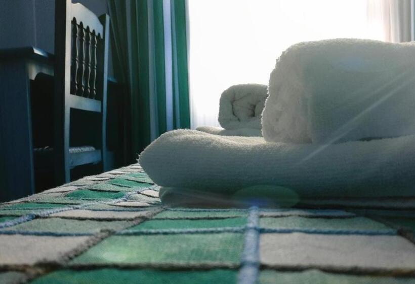 Номер Стандарт Трехместный, Hostal Millan