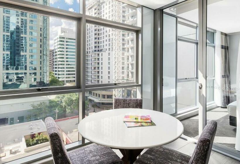 Люкс, Meriton Suites Chatswood