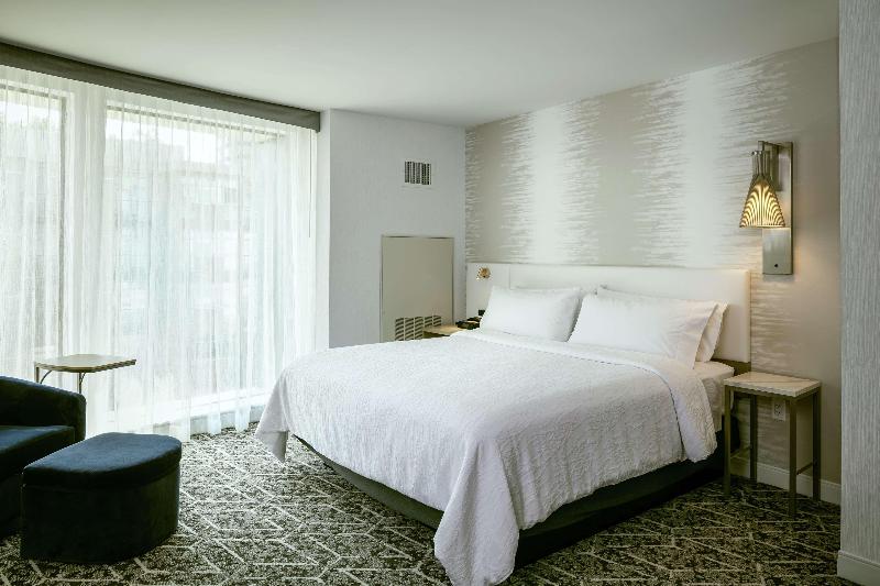 带大床的套房, Hilton Garden Inn Seattle Bellevue Downtown, Wa