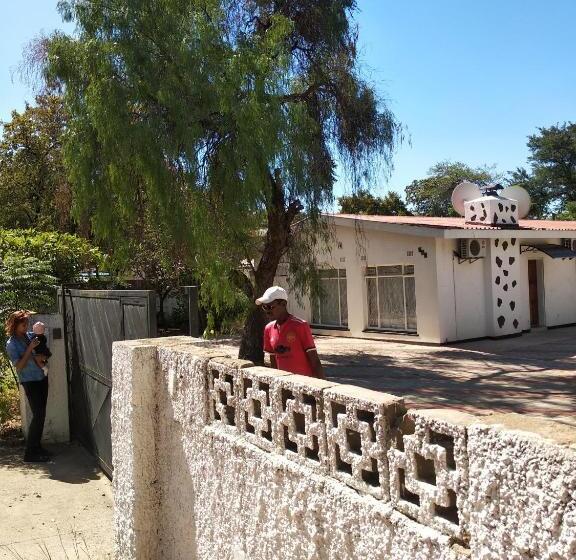 اتاق اکونومی, Brackendene Lodge