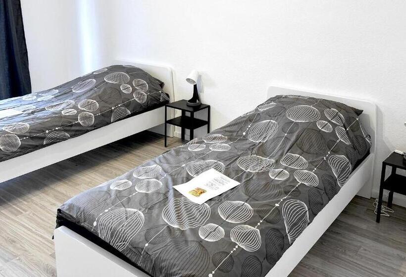 Апартаменты 1 Спальня с Балконом, # Vaz Apartments Sg01 02, Wlan,tv, Küche, 2 X Balkone, Nahe Zentrum