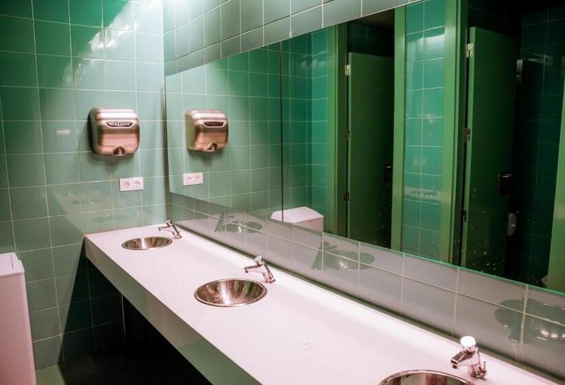 Bed in Shared Room with Shared Bathroom, Amistat City Hostel Barcelona