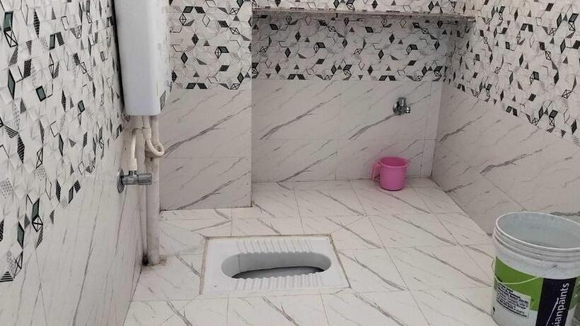 Трехместный Номер Классика, Oyo Hotel Mid Town