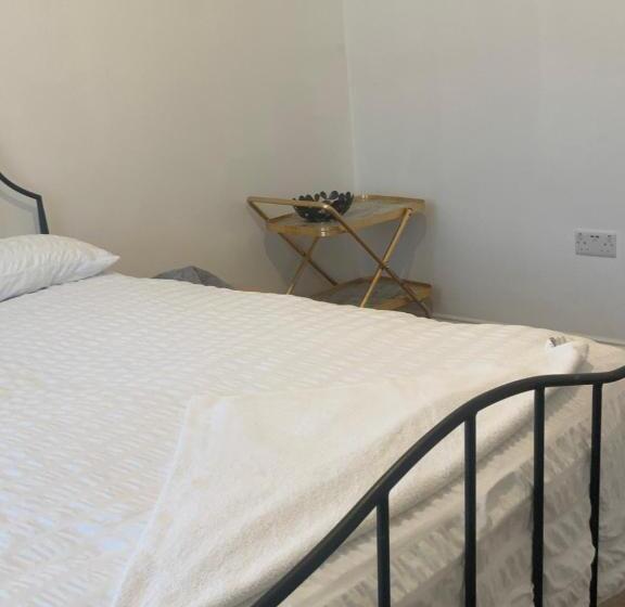 اتاق استاندارد, The London En Suite