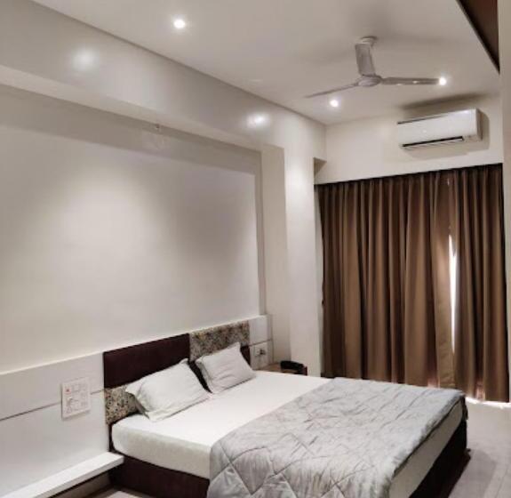 Номер Deluxe, Royal Rasraj , Dhule