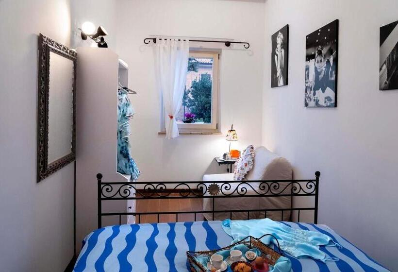 اتاق استاندارد سه نفره, Lillac Cottage