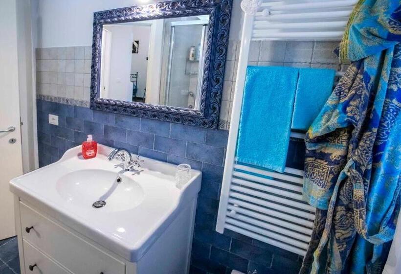 اتاق استاندارد سه نفره, Lillac Cottage