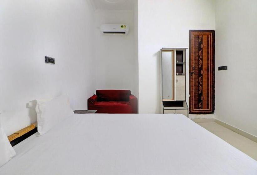 Трехместный Номер Классика, Oyo Hotel Redfly Inn
