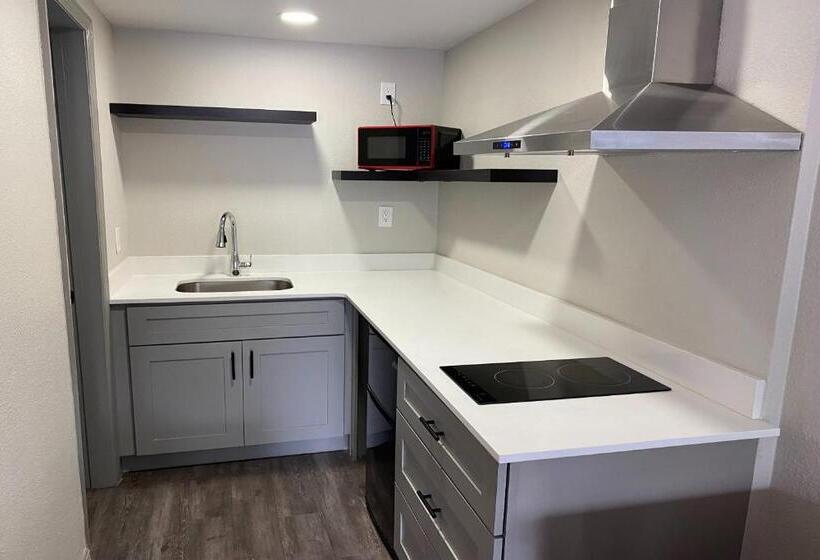 Апартаменты 1 Спальня, Budget Motel  Titusville