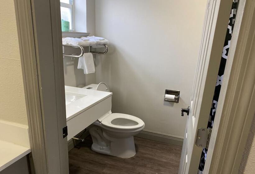 Номер Стандарт 2 Двуспальные Кровати, Budget Motel  Titusville