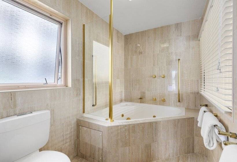 Апартаменты 3 Спальни, Charlesworth Bay Beach Resort