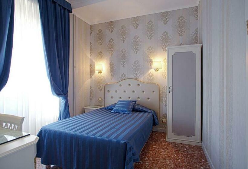 اتاق استاندارد یک نفره, Navona Queen Rooftop