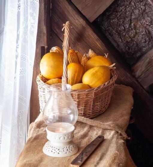 سوئیت 2 خوابه, Hay Barn Unique Experience Visole