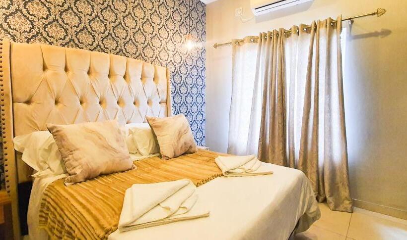 Номер Deluxe, The Lux Guesthouse