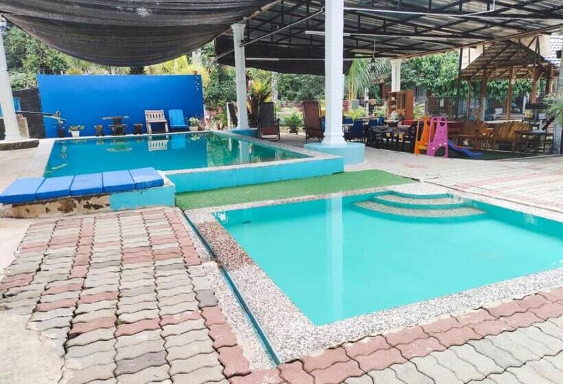 Номер Deluxe с Балконом, Chalet Kampung Yan