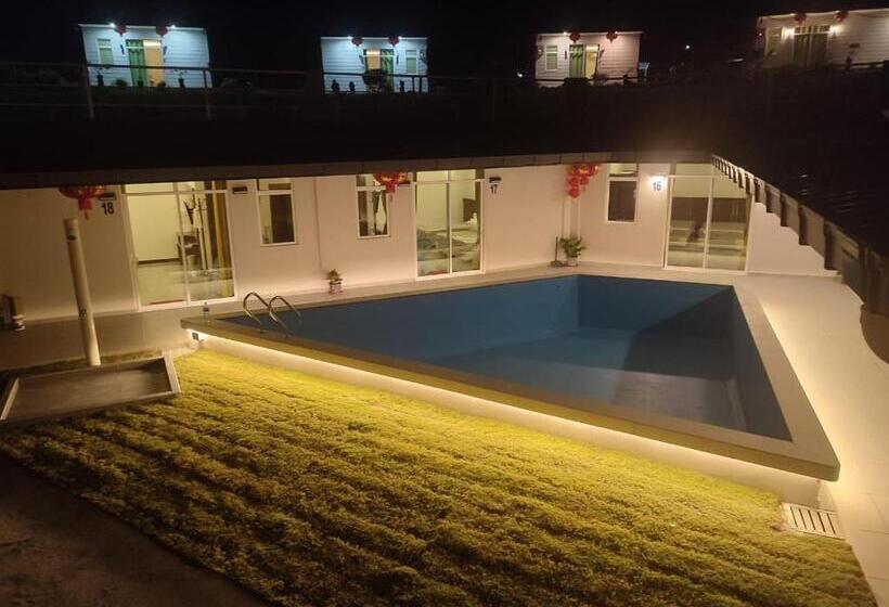 اتاق استاندارد سه تخته با چشم‌انداز استخر, D View Holiday Homes