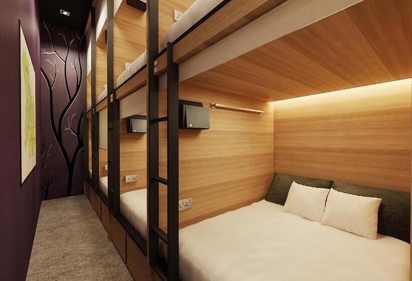 공용 욕실 구비 공동 객실 내의 침대, Herehotel Dormitory