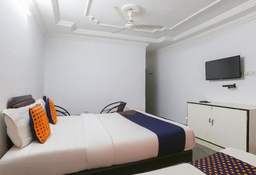 اتاق کلاسیک سه تخته, Oyo Hotel Spn