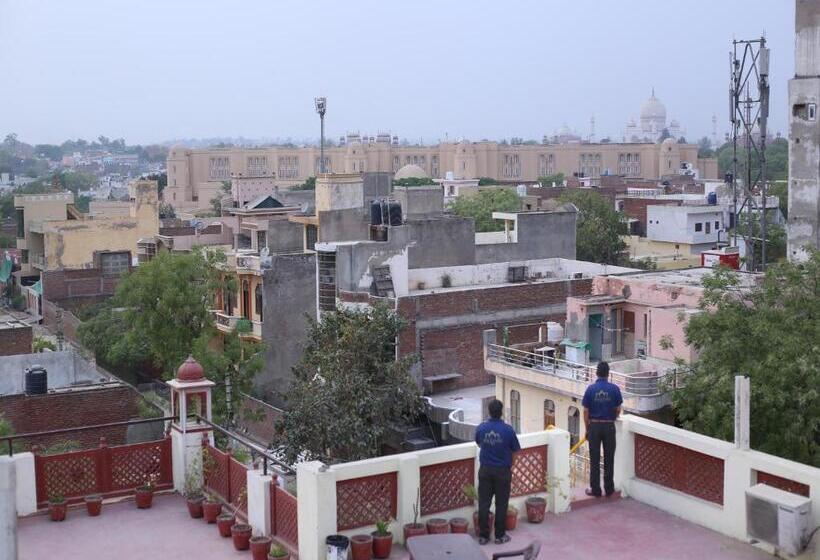 Трехместный Номер Deluxe, Taj Haveli Hotel Agra   Walkable Distance From Taj Mahal