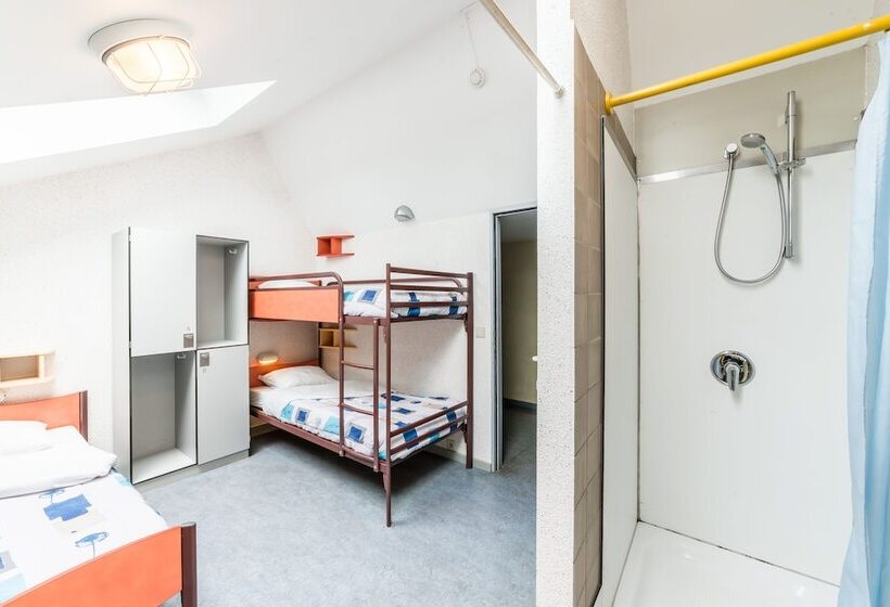 Номер Стандарт Трехместный, Auberge De Jeunesse De La Roche Champlon