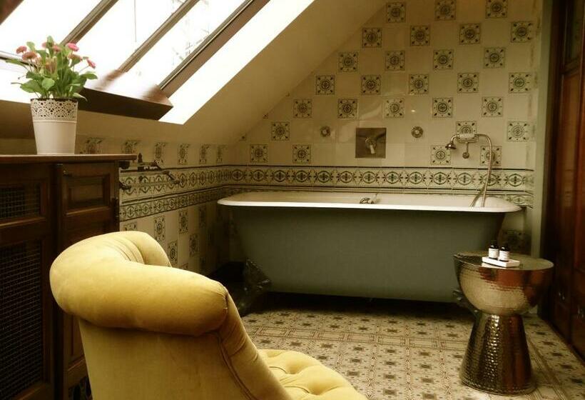 Suite with lake view, Maison Flagey Brussels