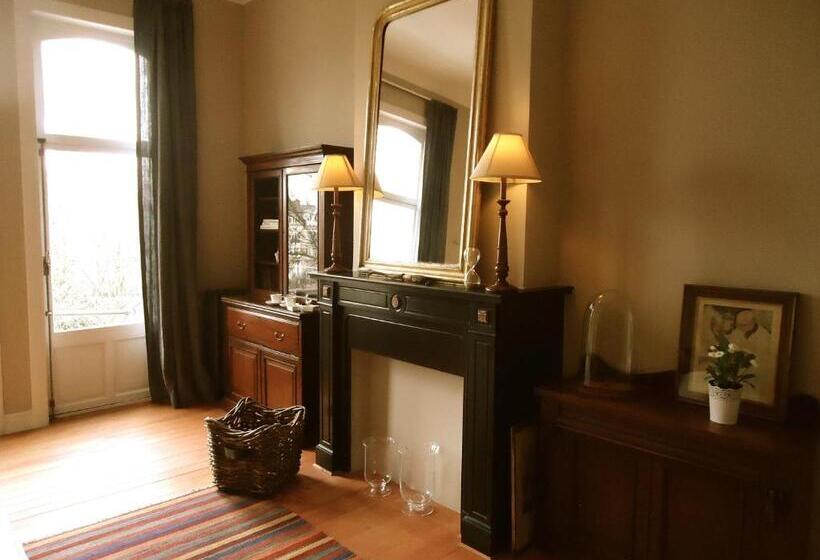 Suite with lake view, Maison Flagey Brussels
