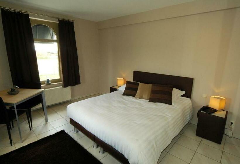 חדר סטנדרט לארבעה, Hôtel Le Saint Loup