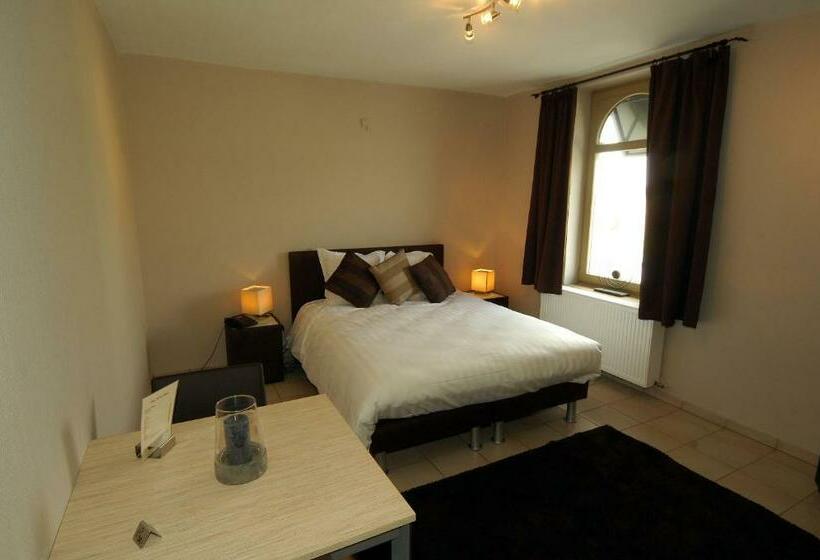 חדר סטנדרט לשלושה, Hôtel Le Saint Loup