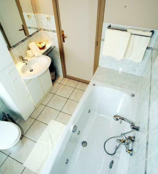 Четырехместный Номер Стандарт, Hôtel Le Saint Loup