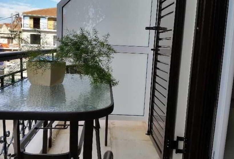 스탠다드 스튜디오, Lefkada Center Apartments