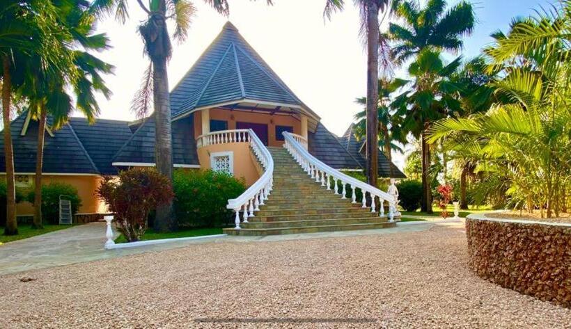 سوییت جونیور با چشم‌انداز استخر, Sunset Villa Boutique Resort