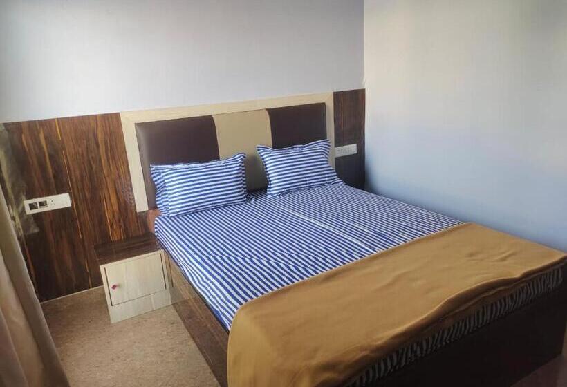 اتاق لوکس, Goroomgo Hotel Tara Lodge Grand Road Near Temple