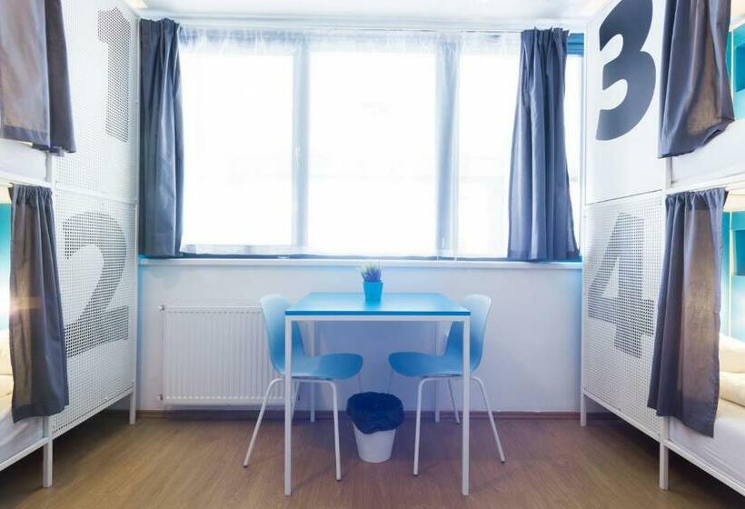 共用房间的床, Wow City Hostel