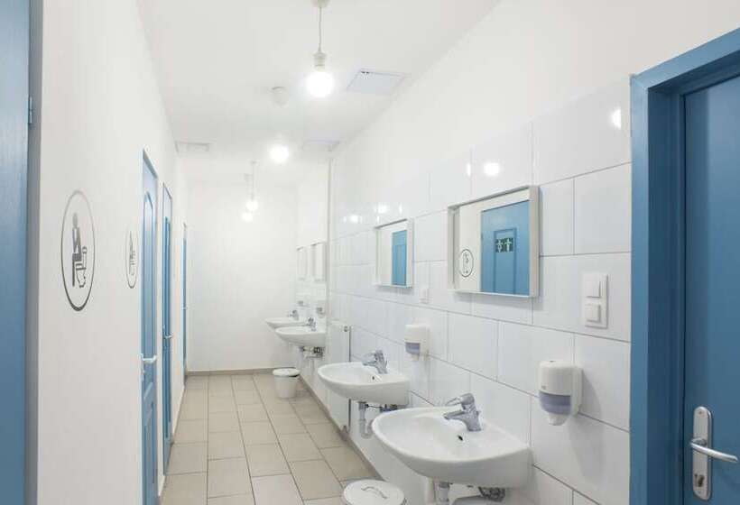 带共用浴室的标准房间, Wow City Hostel