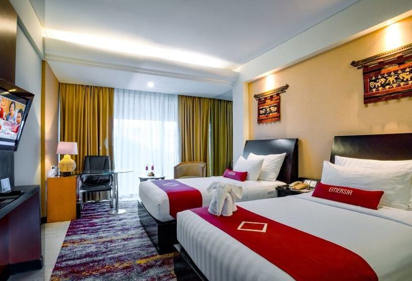 带泳池观景的行政房, Emersia Hotel And Resort