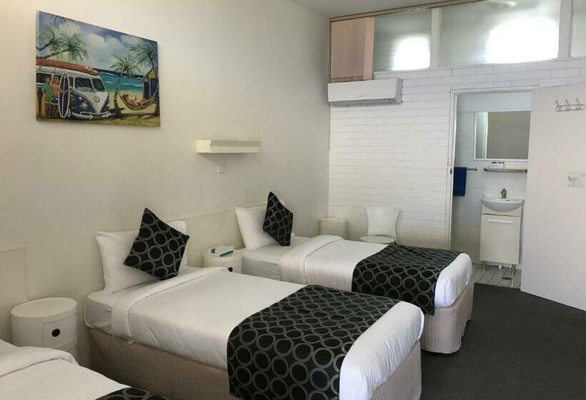 اتاق لوکس سه تخته, Coffs Shearwater Motel