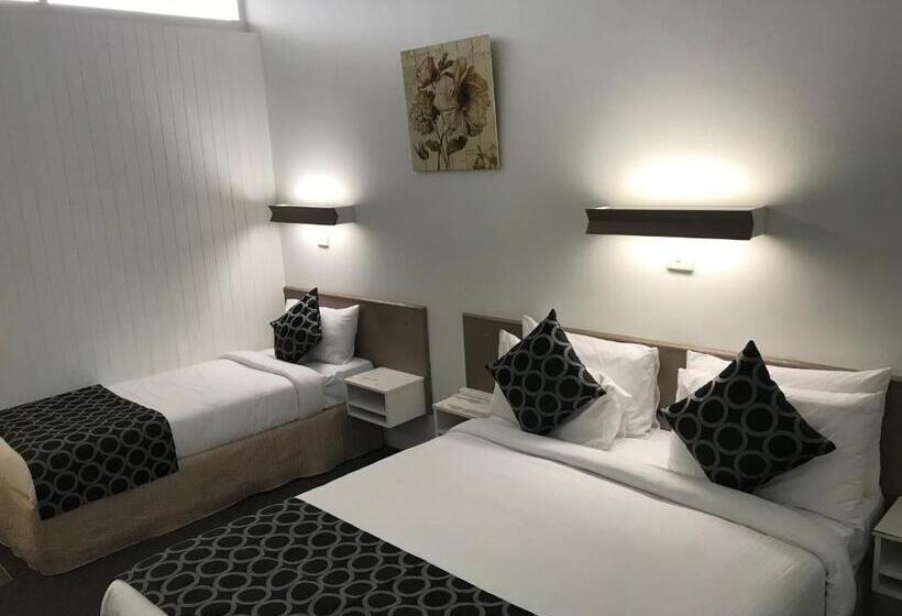 이그제큐티브 트리플, Coffs Shearwater Motel