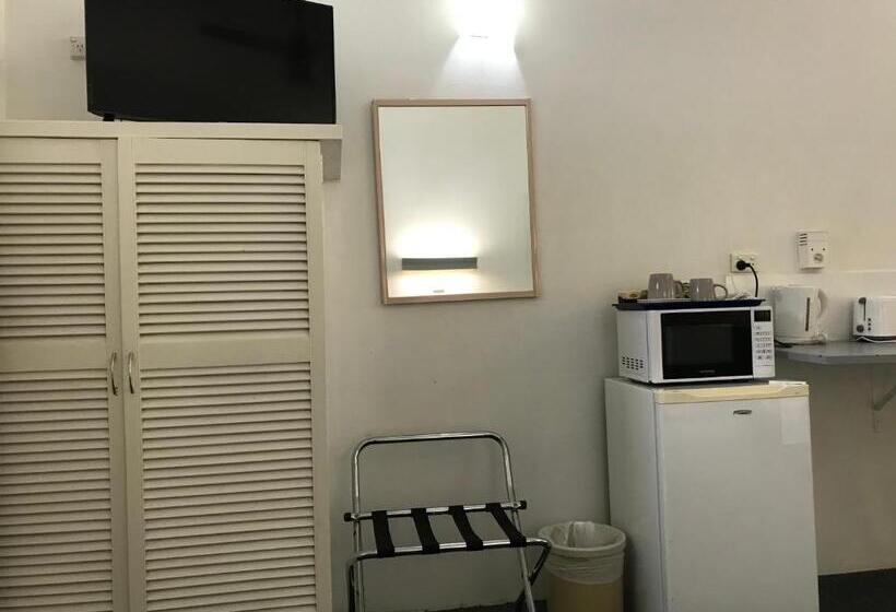 اتاق اجرایی سه نفره, Coffs Shearwater Motel