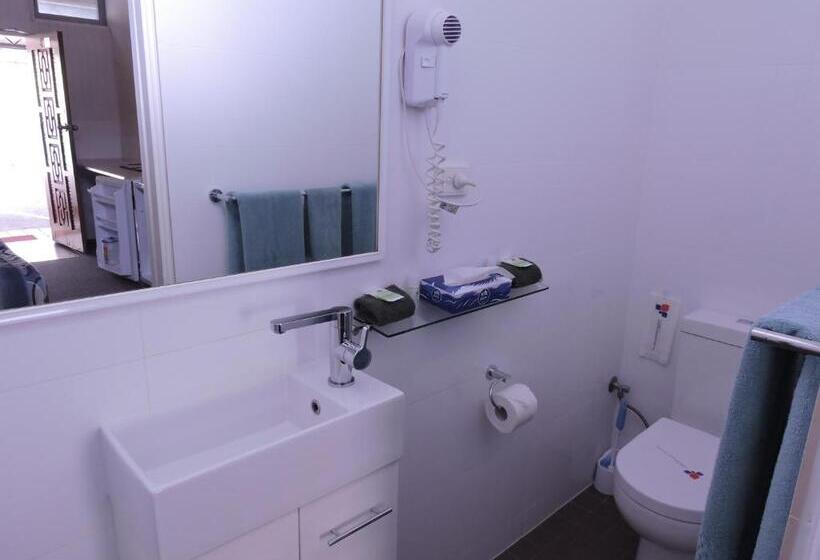 이그제큐티브 트리플, Coffs Shearwater Motel
