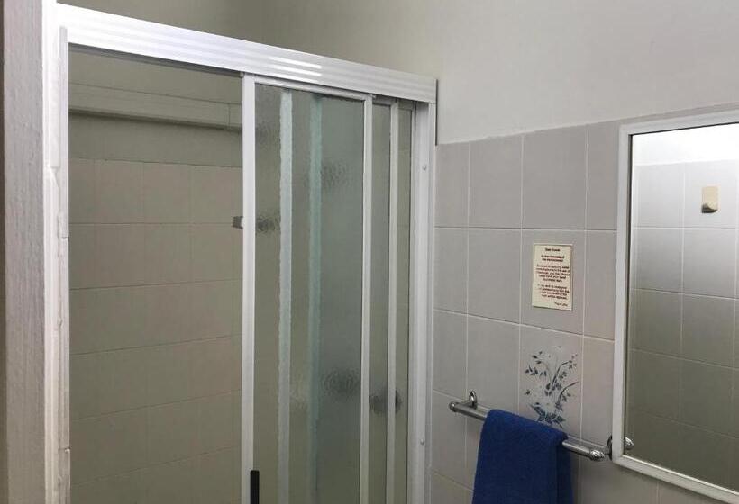 اتاق اجرایی سه نفره, Coffs Shearwater Motel