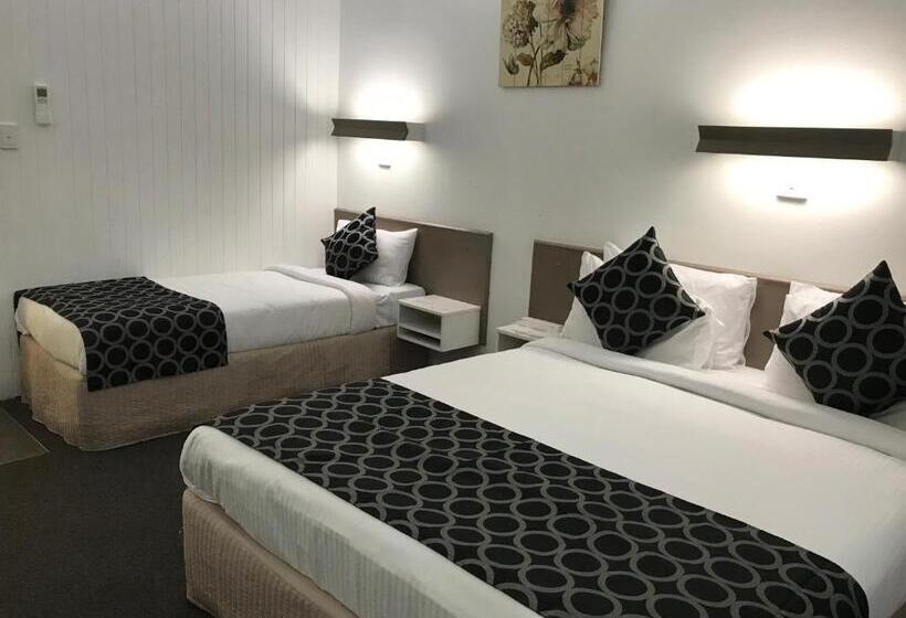 اتاق اجرایی سه نفره, Coffs Shearwater Motel
