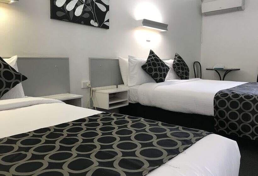 اتاق اجرایی سه نفره, Coffs Shearwater Motel