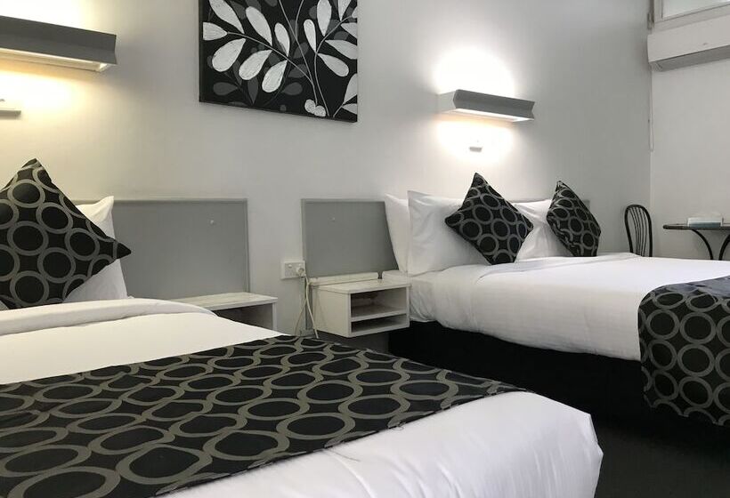 이그제큐티브 트리플, Coffs Shearwater Motel