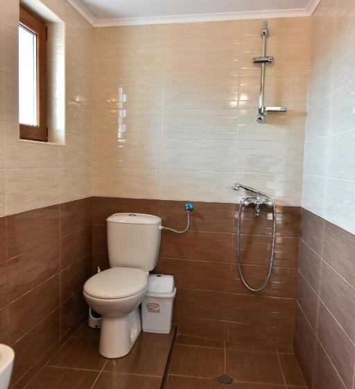 اتاق استاندارد چهارنفره با بالکن, Family Hotel Slavianska Dusha