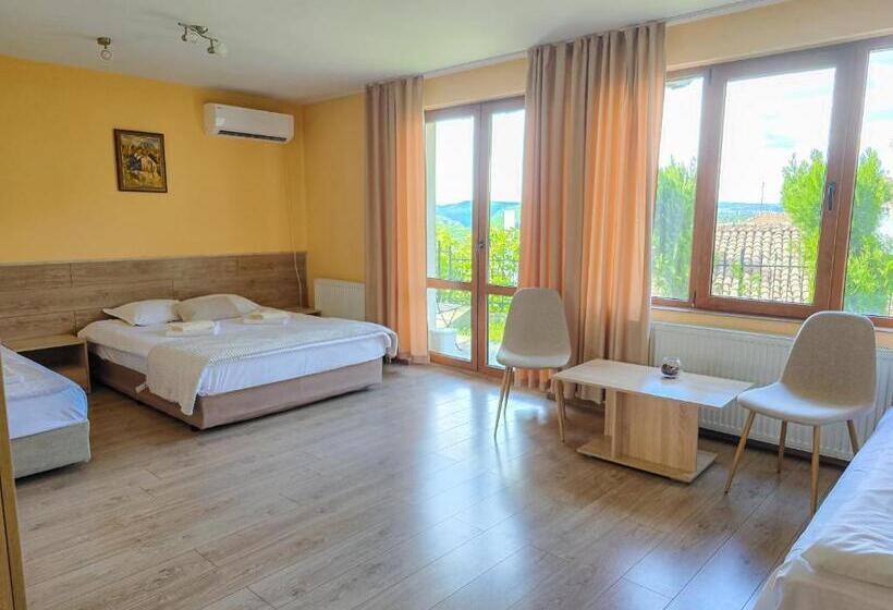 バルコニー付スタンダード４ベッドルーム, Family Hotel Slavianska Dusha