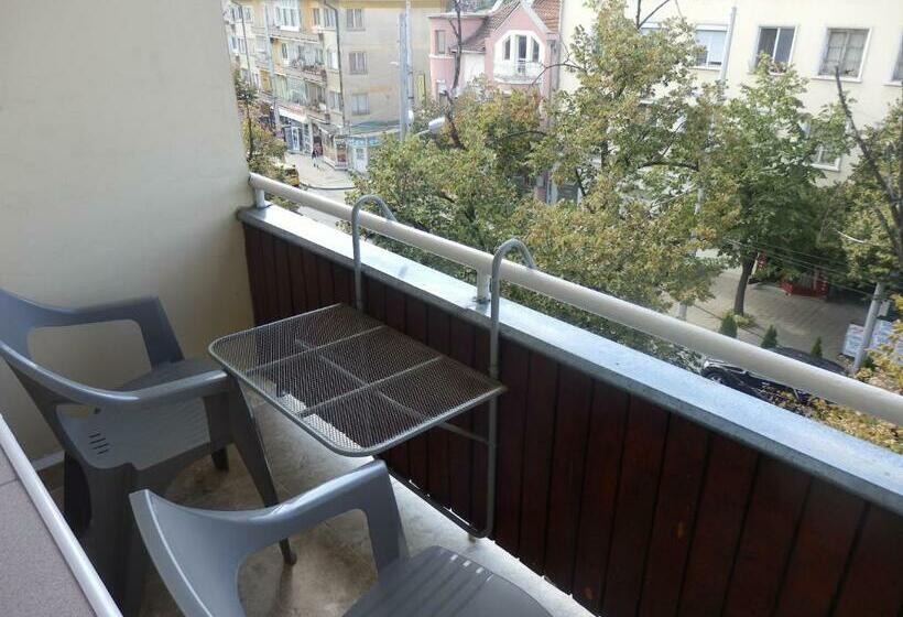 Номер Стандарт, семеен хотел роза