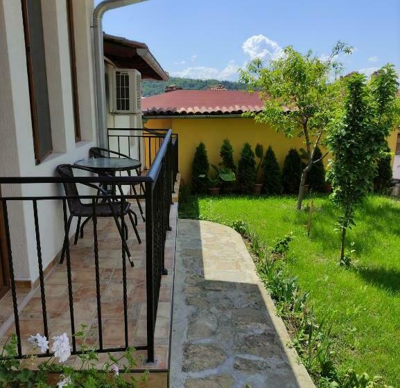 اتاق استاندارد سه تخته با بالکن, Family Hotel Slavianska Dusha