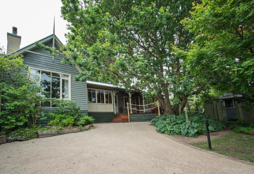 דירת חדר, Oak Tree Lodge