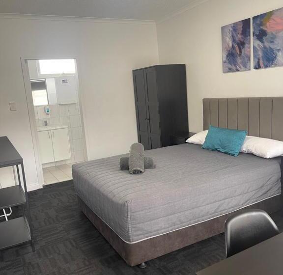 Номер Стандарт, City West Motel
