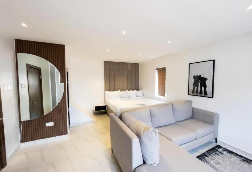 استودیوی لوکس, Luxe Apartments Surulere